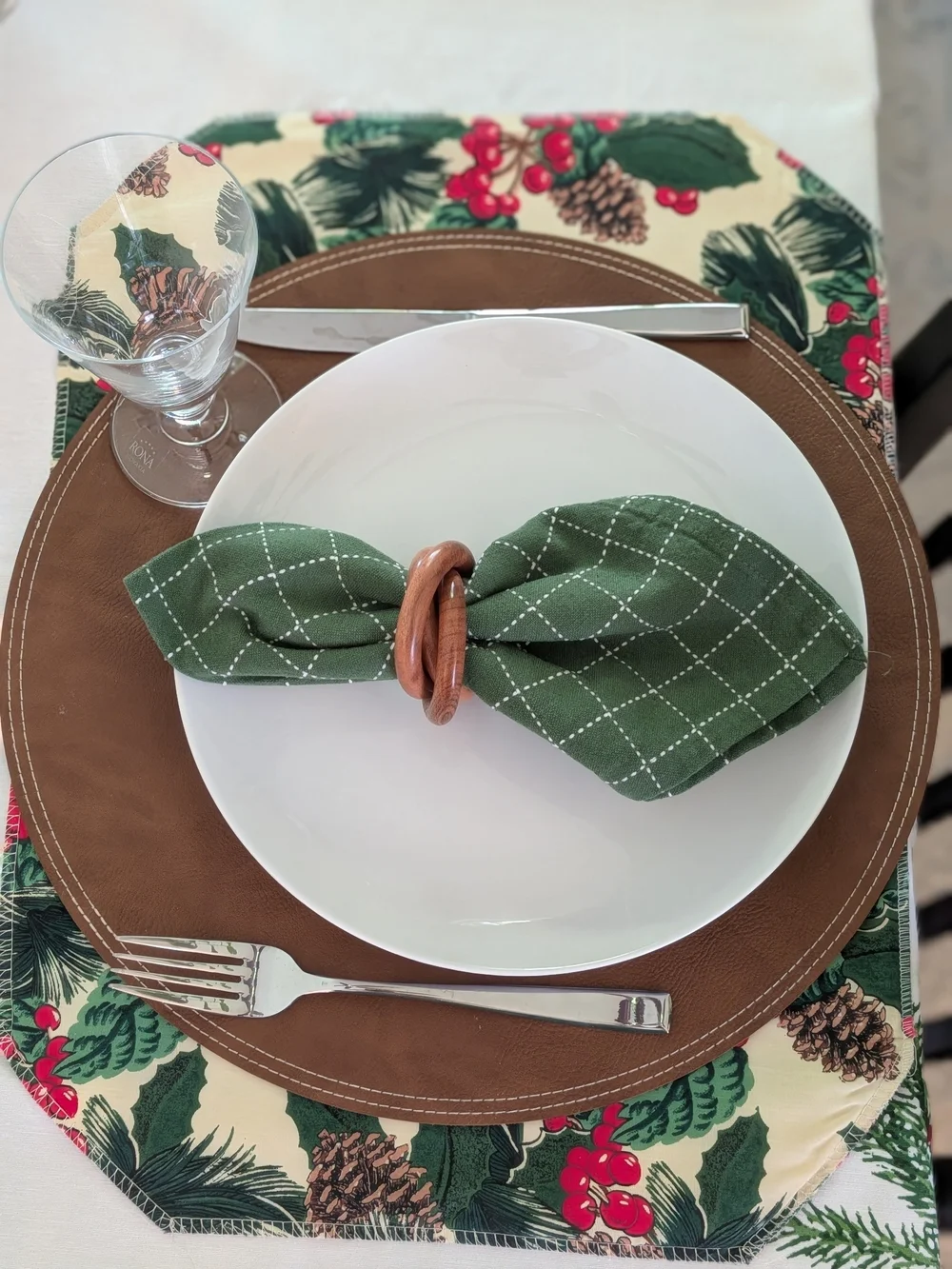 Christmas Holly Berry & Pinecone Six Placemat Set 6